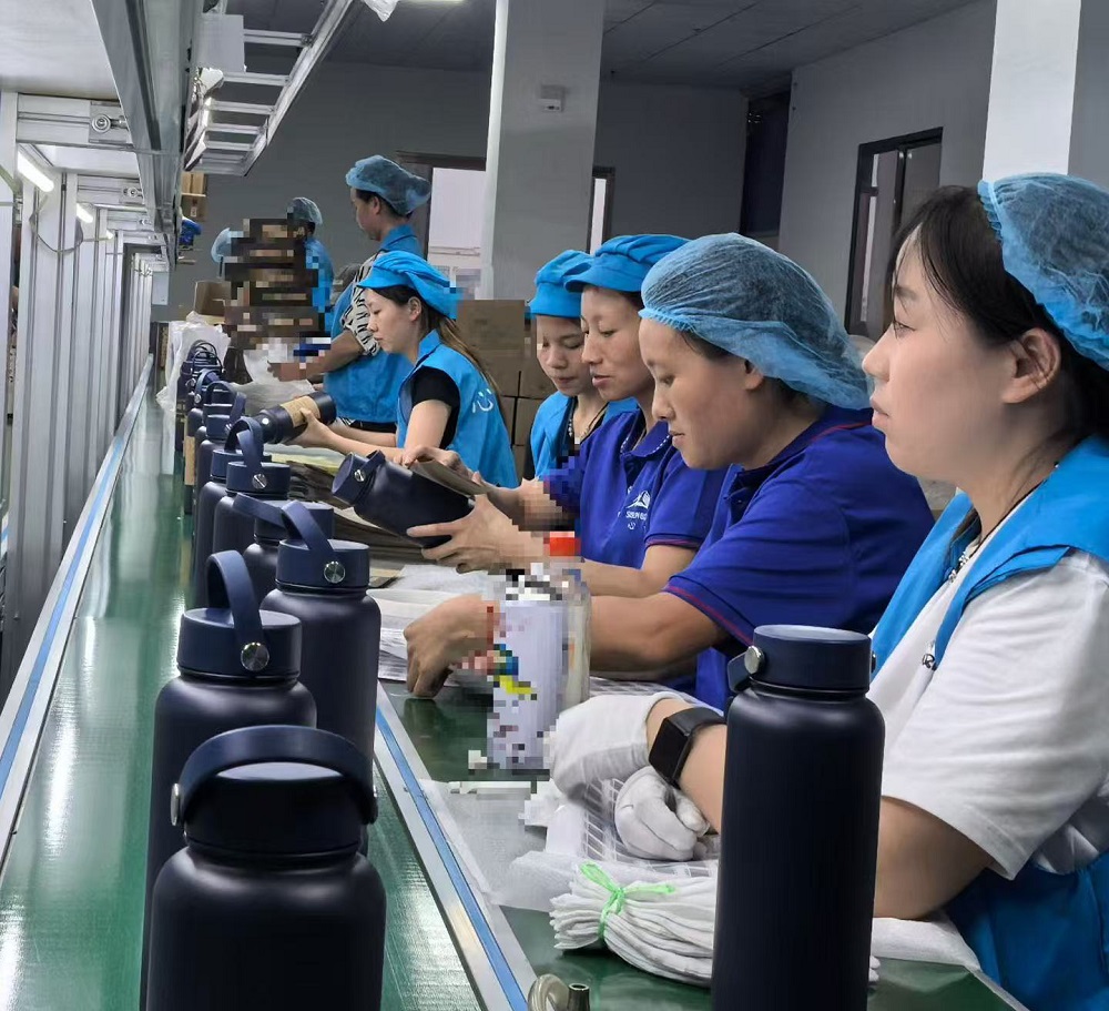 Packing workshop workers